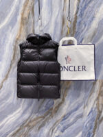 [Goose Down] Moncler Mouth Mask 2025 Autumn/Winter New Collection 🆕 Down jacket original 1:1 customized hardware accessories fully imported original customized welcome counter comparison absolute high quality, using top-grade 95 white goose down super soft feather filling, fluffy and full super heavy industry fabric with excellent workmanship 👍 Perfect design, pay attention to the comfortable fabric, exclusive non market item, unisex size: 1-5