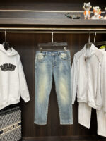 【Armani Jeans | Classic Denim, Embossed with Luxury DNA】 When streetwear meets haute couture, a pair of jeans can become a badge of status.
Deconstructing the language of denim with centuries-old craftsmanship, we infuse every inch of fabric with a modern attitude and luxurious details, making everyday wear a silent declaration of taste.
✨ A pair of jeans is an attitude, and even more so, a legacy.
It's not just a wardrobe essential, but also an interpretation of the brand's spirit—
"From suitcases to jeans, we have always defined the boundaries of luxury with the ultimate craftsmanship."
Sizes: 28-42 - Image 2