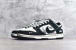 #NK SB Dunk Low x Stussy 黑神话悟空 白黑小钩翻毛满天星
纯原大厂出品 极力推荐👏
原装头层材料 独家版型蒸餾加工
帶來的是更好的视觉和脚感体验
大厂纯原品质出货 清洁度 电绣工艺 
皮料切割干净无任何毛边 细节完美
官方货号：XX2025 555
尺码：36 36.5 37.5 38 38.5 39 40 40.5 41 42 42.5 43 44 44.5 45 - Image 2