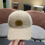 Gucci baseball cap ♥️ GUCCI 🧢 New autumn and winter plush baseball cap, 🔥🎩  The craftsmanship is very exquisite and convenient to carry! Run volume! - Image 7