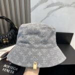 LV路易威登官网同步高版本 新款牛仔渔夫帽
火爆技术升级，洗水牛仔风街头风十足
更符合现在时尚小哥哥小姐姐的style，机场街拍超飒！ - Image 2