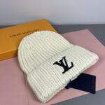 配防尘袋〈对版高品质，羊毛品质认准咯〉
路易威登LOUIS VUITTON🎩官方热卖爆款，羊毛针织毛线帽，时尚好品质高端大气，超柔软！超火爆💖质感很赞，出街超好搭配！时尚潮流！秋冬必备单品，快快入手哦！ - Image 3