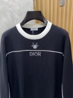 The latest round neck sweater for autumn and winter on the Dior 2025 official website is currently on sale at the counter! Specially supplied wool blended fabric Comfortable to feel It can directly touch the skin, with exquisite embroidered logos and badges that are extremely eye-catching! Details highlight the fashionable charm of big brands Exquisite craftsmanship Stereoscopic cutting style The wearing effect is unbeatable and handsome! All three standards are complete! Size: M-3XL - Image 2
