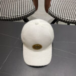 Gucci baseball cap ♥️ GUCCI 🧢 New autumn and winter plush baseball cap, 🔥🎩  The craftsmanship is very exquisite and convenient to carry! Run volume! - Image 5