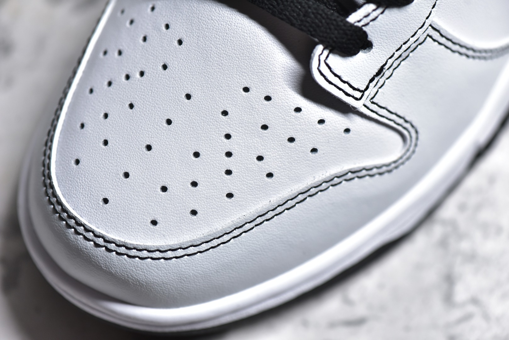 ▪️细节鉴定
NK SB Dunk Low NO.205 线条熊猫 白黑