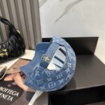 LV路易威登官网同步高版本 新款牛仔棒球帽🧢
火爆技术升级，洗水牛仔风街头风十足
更符合现在时尚小哥哥小姐姐的style，机场街拍超飒！ - Image 3