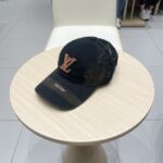 LV路易威登原单刺绣棒球帽  轻盈透气。完美版型，独家实物拍摄，男女适用 - Image 2