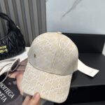 Gucci Classic Original Baseball Hat 😍 Counter 1:1 mold customization, highest version, original canvas lightweight and breathable! Physical shooting, suitable for both men and women in all seasons, with a basic head circumference of 56 and adjustable patch. - Image 2