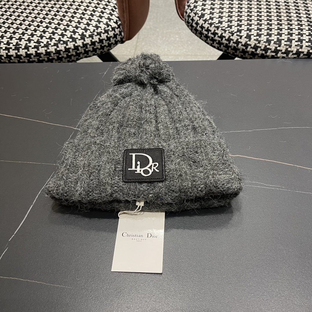 迪奥Dior 帽子女冬季学生潮韩版针织包头秋冬天加绒
百搭毛线帽保暖护耳休闲