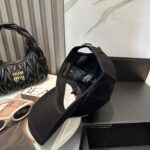 路易威登棒球帽LouisVuitton👒😍新款LV棒球帽，重工打造♥完美刺绣，高端大气，百搭款🤗男女通用！ - Image 4