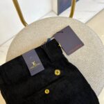 The latest men's casual corduroy trousers from 1V Vuitton and SS for autumn and winter, featuring classic slanted pockets and a small straight cut silhouette, are a must-have item for fashionable men's wardrobes! Men's business and leisure versatile and simple style! Fashionable, simple and versatile pants, regardless of body shape or age, any man can wear them with a sense of fashion! Customized from the original factory, made of high-end high gram heavy fleece pure cotton fabric, the fabric feels smooth and soft, with a strong sense of drape. It is super comfortable and skin friendly to wear, which is the high-end texture that can only be reflected by the original fabric and craftsmanship! The three-dimensional slim fit cut design is very suitable for Asian body shapes to wear. It is a pair of pants with a very high-end appearance, definitely a pair of pants that looks explosive, perfect for both business and leisure! 28-38 (without 35, 37) - Image 8