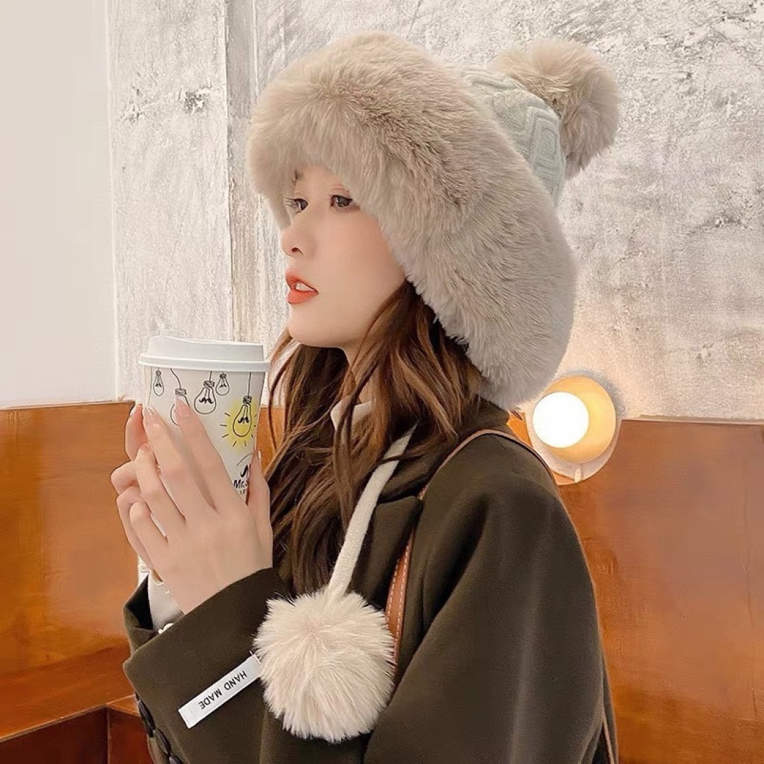 Fendi Fendl 2025 New Knitted Hat Women's Winter Cute Woolen Ball Hoodie Warm and Velvet Ear Protection Hoodie Lei Feng Hat