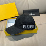 Comes with a box bag and Fendi's new original baseball cap, featuring a double F jacquard pattern. It is a hot selling item at the counter and has an excellent reputation for its retro double F jacquard pattern. The 1:1 mold is customized with the original jacquard sail fabric and top layer cowhide, making it lightweight and breathable! Excellent quality, basic head circumference of 56, adjustable patch, must buy item as shown in the picture!