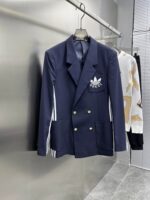 Gucci 2025ss Spring and Autumn new suit, high-end version! Customized fabrics for counters have high breathability and comfort, impeccable details, and brand element design concepts, reflecting high quality. Delicate and soft to the touch! Presenting casual tailoring, the upper body design is superb! Sizes: 48-56 can be paired with a set