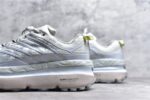 纯原HOKA ONE ONE 全新配色这个品牌来自于新西兰的毛利语，HOKA表示大地，ONE ONE表示飞越，连起来就是飞越地平线，ONE ONE不是读作“万万”，正确读法是“欧尼欧尼”。 HOKA在超厚中底方面的积累，让它跑在了其他厂商的前面，推出的跑鞋以缓震和轻量的优势，得到,众多跑者的青睐
尺码 ：36 36.5 37 38 38.5 39 40 40.5 41 42 42.5 43 44 44.5 45 - Image 7