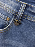 【Armani Jeans | Classic Denim, Embossed with Luxury DNA】 When streetwear meets haute couture, a pair of jeans can become a badge of status.
Deconstructing the language of denim with centuries-old craftsmanship, we infuse every inch of fabric with a modern attitude and luxurious details, making everyday wear a silent declaration of taste.
✨ A pair of jeans is an attitude, and even more so, a legacy.
It's not just a wardrobe essential, but also an interpretation of the brand's spirit—
"From suitcases to jeans, we have always defined the boundaries of luxury with the ultimate craftsmanship."
Sizes: 28-42 - Image 6