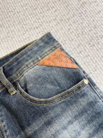 【Armani Jeans | Classic Denim, Embossed with Luxury DNA】 When streetwear meets haute couture, a pair of jeans can become a badge of status.
Deconstructing the language of denim with centuries-old craftsmanship, we infuse every inch of fabric with a modern attitude and luxurious details, making everyday wear a silent declaration of taste.
✨ A pair of jeans is an attitude, and even more so, a legacy.
It's not just a wardrobe essential, but also an interpretation of the brand's spirit—
"From suitcases to jeans, we have always defined the boundaries of luxury with the ultimate craftsmanship."
Sizes: 28-42 - Image 6