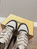 Fendi芬迪板鞋首款大头运动鞋~~fendi match篮球运动鞋，最新元素注入加FF复古的设计，超经典百搭系列……
鞋面采用牛皮和牛猄拼接组合，侧面凸起的双F logo，内里采用毛巾布里，TPU发泡组合双色大底不一般的舒适！情侣款35-44(男码加10) - Image 6
