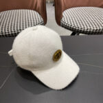 Gucci baseball cap ♥️ GUCCI 🧢 New autumn and winter plush baseball cap, 🔥🎩  The craftsmanship is very exquisite and convenient to carry! Run volume! - Image 3