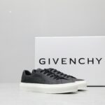 🌟  《顶级品质》
GⅣENCHY纪梵希魔术贴经典款 
专柜官网同步 市面最高版本 原版一比一复刻 四季潮鞋！纪凡希鞋子做工讲究 每一条走线都是按照原版样式 基本做到零瑕疵 媲美专柜 毫无压力 此款鞋即新潮又百搭！
▪️鞋面:进口摩术贴
▪️鞋面:进口头层牛皮
▪️垫脚:羊皮内里
▪️大底:原版TPU
▪️码数:女35一40 男39一44 - Image 2