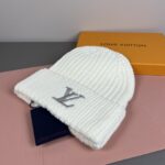 配防尘袋〈对版高品质，羊毛品质认准咯〉
路易威登LOUIS VUITTON🎩官方热卖爆款，羊毛针织毛线帽，时尚好品质高端大气，超柔软！超火爆💖质感很赞，出街超好搭配！时尚潮流！秋冬必备单品，快快入手哦！ - Image 5