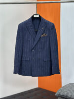 Balen Maison 25Ss autumn and winter new suit suit suit suit set! The evergreen tree of the Western fashion industry, a must-have wardrobe item for business elites, men's formal wear, and one button suits. The brand's classic logo logo is super generous, with a flat collar and collar accessories such as a stylish brooch, elegant and generous solid color scheme, and a back slit design. It is a classic style that comes out every quarter! Wearing the pattern is really great, strongly recommended!Clear and ergonomic tailoring, with a tall and handsome upper body, comfortable and slim fit, showcasing a gentlemanly demeanor. Carefully selected suit fabrics, including 20% wool, 18% viscose, 58% polyester, and 4% spandex, provide a soft and delicate touch, with good luster and elasticity. The silhouette and elastic waistband cutting add more comfort to the dressing of stylish men, making them look slim yet handsome!Used for producing high-end professional and business formal suits, Fan * Zhe is renowned worldwide for his classic and solemn design style. A high-end business casual suit set that requires high craftsmanship, takes a long time to make, and can be worn all year round!The fabric is flat, with a smooth and full texture, and a firm appearance. It is made of high-quality wool material, and the quality of the material is visible when tied tightly.Regarding details: The high-end suit is cut with a modern feel, combining traditional cutting art with modern production techniques. It adopts fully imported automatic cutting pieces, with almost zero error in each piece of fabric, and then hand sewn by top tailors to ensure the fit and beauty of every part. The front two layers are saved, and according to the principles of ergonomics, it is slim fitting but not tight fitting. The elastic on both sides of the waistband of the trousers can be adjusted!Classic collar design, classic style without conservatism, simple and elegant. We insist on hand sewing handicrafts, all of which are made by experienced craftsmen. The quotation is based on the labor and time consumption per meter, and each stitch is rigorous and excellent, without any burrs or stitches on both sides. Handcrafted sleeves, hand nail buckles, hand calibration, and handmade threading can be seen everywhere, delicate and smooth, effectively reducing static electricity in autumn and winter, creating a high sense of unity on the surface and inside. It is worth buying for any man, as it can boost your face in various formal occasions!❤️❤️❤️ Kind reminder: Suits are not sold separately and cannot be adjusted in size separately【 Size 】: 46-56upper garmentSize 46: Chest circumference 100- Shoulder width 44- Sleeve length 62- Clothing length 69Size 48: Chest circumference 104 Shoulder width 45 Sleeve length 63 Clothing length 70Size 50: Chest circumference 108 Shoulder width 46 Sleeve length 64 Clothing length 71Size 52: Chest circumference 112 Shoulder width 47 Sleeve length 65 Clothing length 72Size 54: Chest circumference 116 Shoulder width 48 Sleeve length 66 Clothing length 73Size 56: Chest circumference 120 Shoulder width 49 Sleeve length 67 Clothing length 74bottom wearSize 46: Waist circumference 80 Hip circumference 104 Pants length 111Size 48: waist circumference 82 hip circumference 108 pants length 111Size 50: waist circumference 84 hip circumference 112 pants length 112Size 52: Waist circumference 86 Hip circumference 116 Pants length 112Size 54: Waist circumference 88 Hip circumference 120 Pants length 113Size 56: Waist circumference 90 Hip circumference 124 Pants length 113 - Image 3