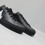🌟  《顶级品质》
GⅣENCHY纪梵希魔术贴经典款 
专柜官网同步 市面最高版本 原版一比一复刻 四季潮鞋！纪凡希鞋子做工讲究 每一条走线都是按照原版样式 基本做到零瑕疵 媲美专柜 毫无压力 此款鞋即新潮又百搭！
▪️鞋面:进口摩术贴
▪️鞋面:进口头层牛皮
▪️垫脚:羊皮内里
▪️大底:原版TPU
▪️码数:女35一40 男39一44 - Image 5