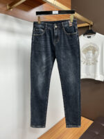 【Armani Jeans | Classic Denim, Embossed with Luxury DNA】 When streetwear meets haute couture, a pair of jeans can become a badge of status.
Deconstructing the language of denim with centuries-old craftsmanship, we infuse every inch of fabric with a modern attitude and luxurious details, making everyday wear a silent declaration of taste.
✨ A pair of jeans is an attitude, and even more so, a legacy.
It's not just a wardrobe essential, but also an interpretation of the brand's spirit—
"From suitcases to jeans, we have always defined the boundaries of luxury with the ultimate craftsmanship."
Sizes: 28-42 - Image 2