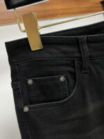 [Dior Jeans | Classic Denim, Embossed with Luxury DNA] When streetwear meets haute couture, a pair of jeans can become a badge of status.
Deconstructing the language of denim with centuries-old craftsmanship, Dior infuses every inch of fabric with a modern attitude and luxurious details, making everyday wear a silent declaration of taste.
✨ A pair of jeans is an attitude, and a legacy.
It's not just a wardrobe essential, but also an interpretation of the brand's spirit—
"From suitcases to jeans, we have always defined the boundaries of luxury with the ultimate craftsmanship."
Sizes: 28-42 - Image 7