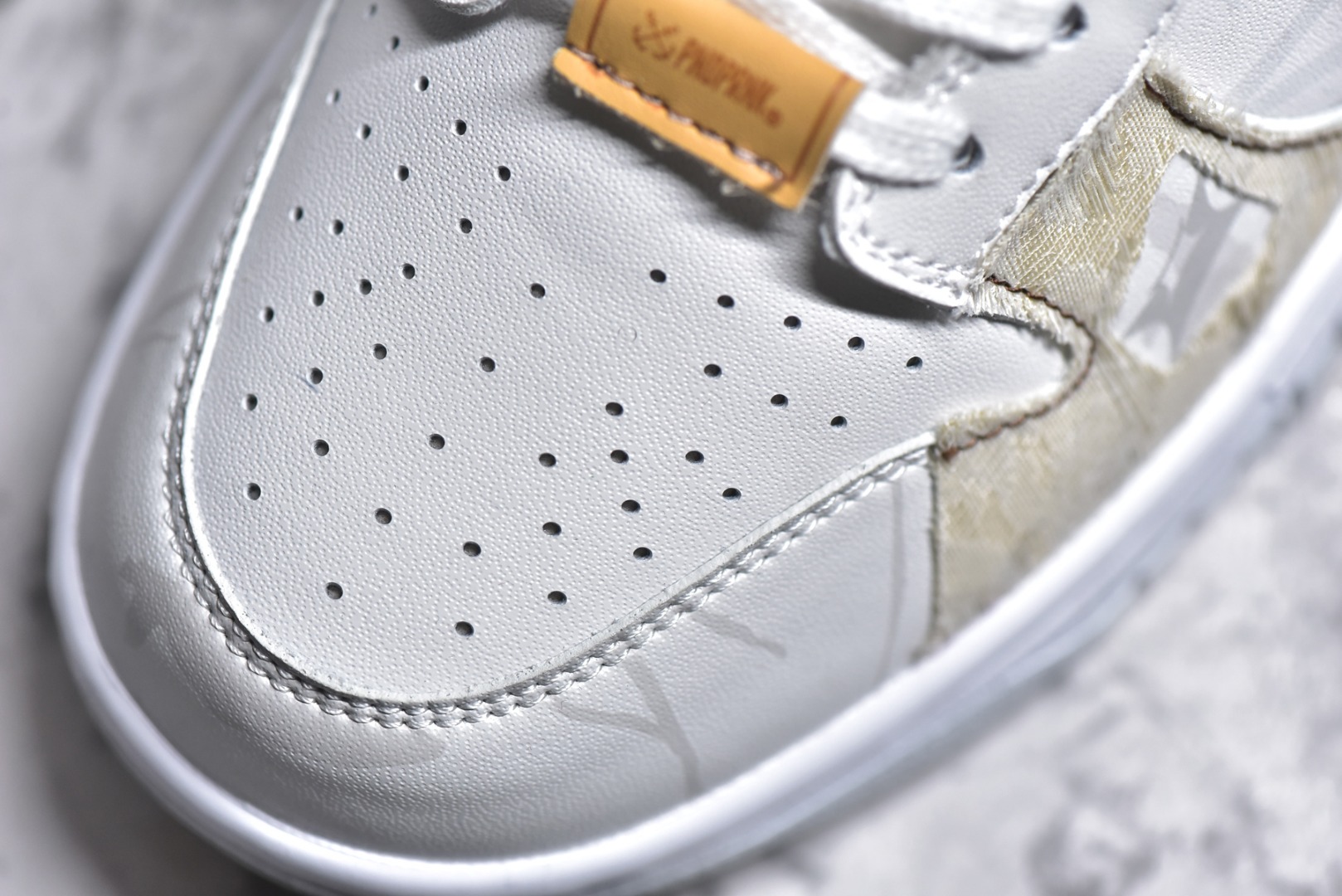 ▪️细节鉴定
NK Dunk Low Retro 熊猫恶作剧 引线牵梦 情之所钟
