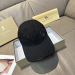 Comes with box bag, Burberry's latest original baseball cap, 1:1 mold customization, Tiger offset printing! Original canvas fabric+top layer cowhide, meticulous workmanship, original factory quality, exclusive physical photography. Black and white two-color shipping. - Image 2