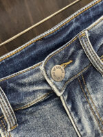 【Armani Jeans | Classic Denim, Embossed with Luxury DNA】 When streetwear meets haute couture, a pair of jeans can become a badge of status.
Deconstructing the language of denim with centuries-old craftsmanship, we infuse every inch of fabric with a modern attitude and luxurious details, making everyday wear a silent declaration of taste.
✨ A pair of jeans is an attitude, and even more so, a legacy.
It's not just a wardrobe essential, but also an interpretation of the brand's spirit—
"From suitcases to jeans, we have always defined the boundaries of luxury with the ultimate craftsmanship."
Sizes: 28-42 - Image 5