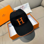 配盒子布袋，HERMÈS (爱马仕)原单棒球帽，经典H，正品开模订制，原版透气帆布面料+头层牛皮，原厂精钢调节扣，做工细致，时尚帅气质量超赞！