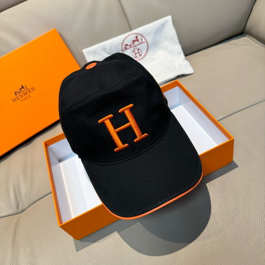 配盒子布袋，HERMÈS (爱马仕)原单棒球帽，经典H，正品开模订制，原版透气帆布面料+头层牛皮，原厂精钢调节扣，做工细致，时尚帅气质量超赞！