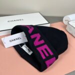 💰Chanel官网品质香奈儿秋冬网红时尚博主推荐款针织帽，藏着不动声色的高级感，每一处线条都透着利落大方，简约而不简单，大方且不失格调，处处细节都彰显着高端品味，时尚感在克制中愈发耐人寻味。 - Image 6