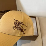 Burberry's new early spring baseball cap, simple yet fashionable, suitable for both men and women! High quality products, enjoy a sense of premium quality! - Image 3