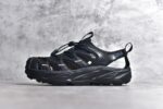HOKA One One Hopara Sandals 霍帕拉系列水路两用溯溪涉水休闲户外露营凉鞋 作为先锋品牌的 HOKA ONE ONE总是以独特的方式 HOPA RA是一款溯溪鞋 又名排水鞋 可长期用于涉水和溯溪 保护脚底和脚趾的安全和舒适 鞋面材料速干 透气 耐磨 鞋底防滑 耐磨 抓地能力强 出于安全考虑 设计要求较高 涉水溯溪过程中 水 泥沙 可以直接从鞋内大孔排出 细纹鞋底使在岩石上抓地能力强 避免打滑 而上路后 鞋面具有快干透气等优点 尺码：36 36.5 37.5 38 39 40 40.5 41 42 42.5 43 44 45