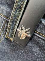 [Dior Jeans | Classic Denim, Embossed with Luxury DNA] When streetwear meets haute couture, a pair of jeans can become a badge of status.
Deconstructing the language of denim with centuries-old craftsmanship, Dior infuses every inch of fabric with a modern attitude and luxurious details, making everyday wear a silent declaration of taste.
✨ A pair of jeans is an attitude, and a legacy.
It's not just a wardrobe essential, but also an interpretation of the brand's spirit—
"From suitcases to jeans, we have always defined the boundaries of luxury with the ultimate craftsmanship."
Sizes: 28-42 - Image 7