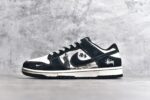#NK SB Dunk Low x Stussy 黑神话悟空 白黑小钩翻毛满天星
纯原大厂出品 极力推荐👏
原装头层材料 独家版型蒸餾加工
帶來的是更好的视觉和脚感体验
大厂纯原品质出货 清洁度 电绣工艺 
皮料切割干净无任何毛边 细节完美
官方货号：XX2025 555
尺码：36 36.5 37.5 38 38.5 39 40 40.5 41 42 42.5 43 44 44.5 45