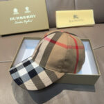 New shipmentComes with a box bag and Burberry original baseball cap, a hot selling item at the counter. Classic plaid, 1:1 custom mold, canvas fabric, pure cotton lining, lightweight and breathable. Perfect design, precise and accurate grid alignment, top layer cowhide leather adjustment buckle, original factory quality, exclusive physical shooting, suitable for both men and women. - Image 3