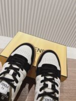 Fendi芬迪板鞋首款大头运动鞋~~fendi match篮球运动鞋，最新元素注入加FF复古的设计，超经典百搭系列……
鞋面采用牛皮和牛猄拼接组合，侧面凸起的双F logo，内里采用毛巾布里，TPU发泡组合双色大底不一般的舒适！情侣款35-44(男码加10) - Image 6