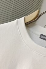 I898 KL 🔥The new letter printing double-layer heavy-duty letter pattern on the official website of Kroxin is a popular item every year, whether it is a T-shirt or a hoodie. The front large area printing uses a large Kangli digital printing machine for direct spraying, which has a high cost. After multiple adjustments, the color difference restoration of the pattern is close to 99% of the original version. The market garbage offset printing version is super labor-intensive. The fabric is made of exclusive custom dyed 400g cotton double stranded M-3XL black and white 2 colors (reference 182/160 for L fit). It weighs 220 pounds and can be worn slightly larger (095)Chest length, sleeve lengthM           56       71         66L            58       73         67XL          60       75         682XL        62       77          693XL        64        79         70 - Image 5