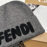 Fendi FENDI Knitted Hat 😘 😱 Simple and elegant 👍  The tight knitting method is very thick, soft and comfortable 🙈 Warm and stylish ❤️ can't bear to put it down 👍 Dear, hurry up and get it 👍😘 Same gender design! - Image 5