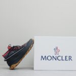 Moncler男士 Monte Runner 防水针织运动鞋
  该系列运动鞋延续了品牌的山地基因，透气防水，耐磨实穿，设计橡胶复合鞋底 适用于任何地形，具有耐久性和出色抓地力，增强缓冲和回弹力 搭配TPU尾翼，
  无论是都市漫游还是各类山地户外运动，都能轻松驾驭，潮酷个性叉充满科技感的外观，喜Gorpcore户外机能风的千万不能错过户外跑步都市漫步设计
Size:38-45