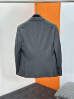 Versace 25Ss autumn and winter new suit suit suit suit suit set! The evergreen tree of the Western fashion industry, a must-have wardrobe item for business elites, men's formal wear, and one button suits. The brand's classic logo logo is super generous, with a flat collar and collar accessories such as a stylish brooch, elegant and generous solid color scheme, and a back slit design. It is a classic style that comes out every quarter! Wearing the pattern is really great, strongly recommended!Clear and ergonomic tailoring, with a tall and handsome upper body, comfortable and slim fit, showcasing a gentlemanly demeanor. Carefully selected suit fabrics, including 20% wool, 18% viscose, 58% polyester, and 4% spandex, provide a soft and delicate touch, with good luster and elasticity. The silhouette and elastic waistband cutting add more comfort to the dressing of stylish men, making them look slim yet handsome!Used for producing high-end professional and business formal suits, Fan * Zhe is renowned worldwide for his classic and solemn design style. A high-end business casual suit set that requires high craftsmanship, takes a long time to make, and can be worn all year round!The fabric is flat, with a smooth and full texture, and a firm appearance. It is made of high-quality wool material, and the quality of the material is visible when tied tightly.Regarding details: The high-end suit is cut with a modern feel, combining traditional cutting art with modern production techniques. It adopts fully imported automatic cutting pieces, with almost zero error in each piece of fabric, and then hand sewn by top tailors to ensure the fit and beauty of every part. The front two layers are saved, and according to the principles of ergonomics, it is slim fitting but not tight fitting. The elastic on both sides of the waistband of the trousers can be adjusted!Classic collar design, classic style without conservatism, simple and elegant. We insist on hand sewing handicrafts, all of which are made by experienced craftsmen. The quotation is based on the labor and time consumption per meter, and each stitch is rigorous and excellent, without any burrs or stitches on both sides. Handcrafted sleeves, hand nail buckles, hand calibration, and handmade threading can be seen everywhere, delicate and smooth, effectively reducing static electricity in autumn and winter, creating a high sense of unity on the surface and inside. It is worth buying for any man, as it can boost your face in various formal occasions!❤️❤️❤️ Kind reminder: Suits are not sold separately and cannot be adjusted in size separately【 Size 】: 46-56upper garmentSize 46: Chest circumference 100- Shoulder width 44- Sleeve length 62- Clothing length 69Size 48: Chest circumference 104 Shoulder width 45 Sleeve length 63 Clothing length 70Size 50: Chest circumference 108 Shoulder width 46 Sleeve length 64 Clothing length 71Size 52: Chest circumference 112 Shoulder width 47 Sleeve length 65 Clothing length 72Size 54: Chest circumference 116 Shoulder width 48 Sleeve length 66 Clothing length 73Size 56: Chest circumference 120 Shoulder width 49 Sleeve length 67 Clothing length 74bottom wearSize 46: Waist circumference 80 Hip circumference 104 Pants length 111Size 48: waist circumference 82 hip circumference 108 pants length 111Size 50: waist circumference 84 hip circumference 112 pants length 112Size 52: Waist circumference 86 Hip circumference 116 Pants length 112Size 54: Waist circumference 88 Hip circumference 120 Pants length 113Size 56: Waist circumference 90 Hip circumference 124 Pants length 113 - Image 9