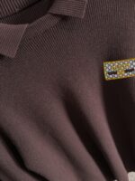 GUCCI 2025官网冬季最新毛衣，专柜同步在售爆款！特供羊毛混纺面料.手感舒适.可直接接触皮肤，logo徽章精致刺绣标志，极为抢眼！细节凸显大牌时尚魅力.精致做工.立体裁剪风格.穿着效果无敌帅气！三标齐全！码数：M-3XL - Image 6