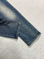 【Armani Jeans | Classic Denim, Embossed with Luxury DNA】 When streetwear meets haute couture, a pair of jeans can become a badge of status.
Deconstructing the language of denim with centuries-old craftsmanship, we infuse every inch of fabric with a modern attitude and luxurious details, making everyday wear a silent declaration of taste.
✨ A pair of jeans is an attitude, and even more so, a legacy.
It's not just a wardrobe essential, but also an interpretation of the brand's spirit—
"From suitcases to jeans, we have always defined the boundaries of luxury with the ultimate craftsmanship."
Sizes: 28-42 - Image 7
