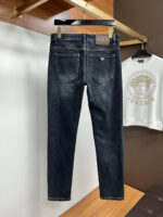 【Armani Jeans | Classic Denim, Embossed with Luxury DNA】 When streetwear meets haute couture, a pair of jeans can become a badge of status.
Deconstructing the language of denim with centuries-old craftsmanship, we infuse every inch of fabric with a modern attitude and luxurious details, making everyday wear a silent declaration of taste.
✨ A pair of jeans is an attitude, and even more so, a legacy.
It's not just a wardrobe essential, but also an interpretation of the brand's spirit—
"From suitcases to jeans, we have always defined the boundaries of luxury with the ultimate craftsmanship."
Sizes: 28-42 - Image 3