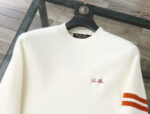 L Autumn/Winter New Product, Tranquil Luxury: Say Goodbye to Exaggerated Logo and Bold Design. In 2025, LP sweaters will place more emphasis on "inner beauty", conveying a confident and elegant tone that is not noisy and has its own voice through ultimate fabrics, exquisite details, and relaxed silhouettes. Classic round neck sweaters will adopt a looser and slightly drooping cut, with sleeves slightly covering the back of the hand, bringing a sense of wrapped security and laziness.Counter size: M~3XLNumber of recommended height and weight codes that can be reported. - Image 3