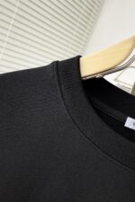 H463 VA 🔥 Valentino -2025 explosive new model, the highest version of fashionable pullover hoodie, a classic that must be released every year. Highly favored and respected by major celebrities, we carefully select high-end European cotton blended fabrics, produce them with heavy craftsmanship, and design the original hardware accessories logo. They are soft, smooth, and have a dense texture! Fashionable and stylish upper body! One of the impeccable must-have styles for autumn! M-3XL - Image 5